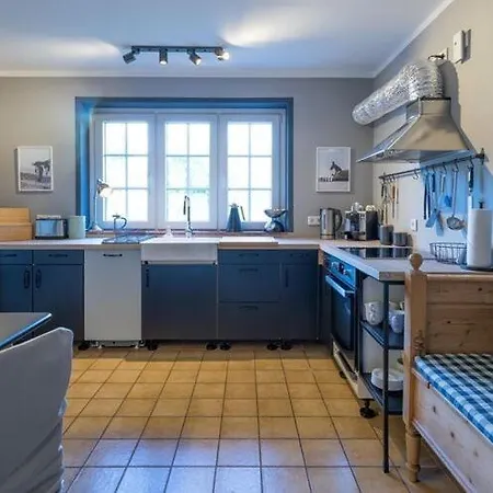 Charming And Cozy Holiday With A Fireplace Aventoft