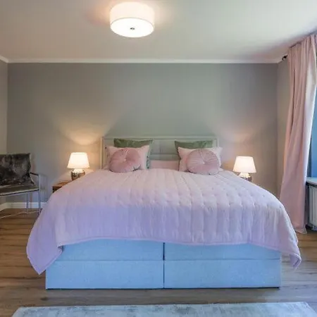 Charming And Cozy Holiday With A Fireplace Apartman Aventoft