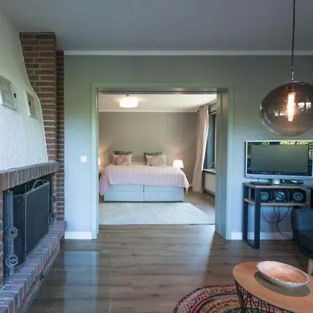 Charming And Cozy Holiday With A Fireplace *